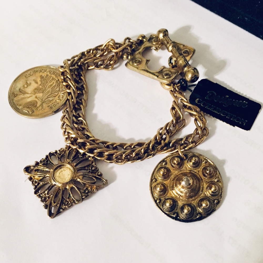 Gorgeous gold tone bracelet NWT